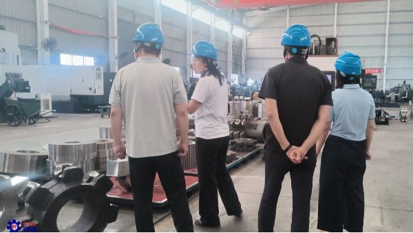 陜西雷總蒞臨河南雙志：考察鏈輪軸組生產(chǎn)，共鑒智能化實(shí)力